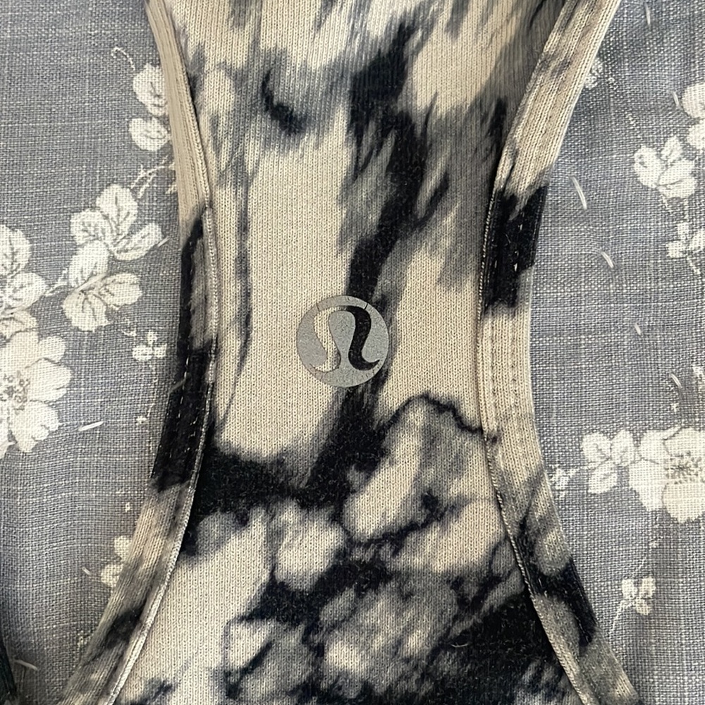 Lululemon Size 4 Racerback Tank - Picture 3 of 3